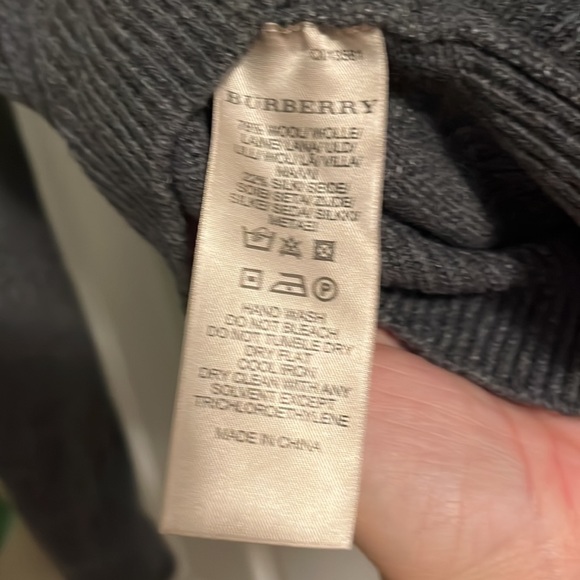 BURBERRY sweater. Size S. - Picture 6 of 6